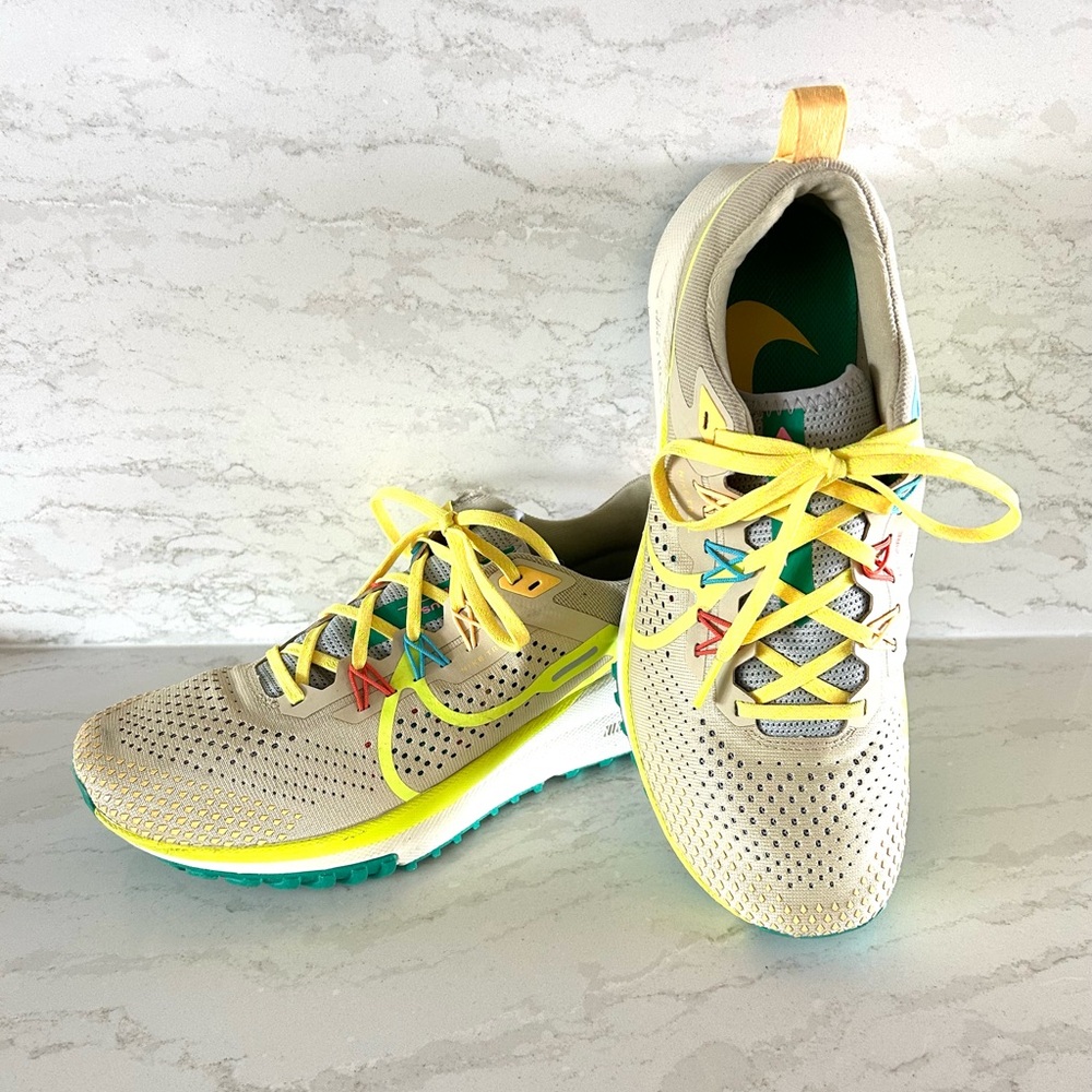 Nike Pegasus Trail size 9 1/2 Running Shoes
